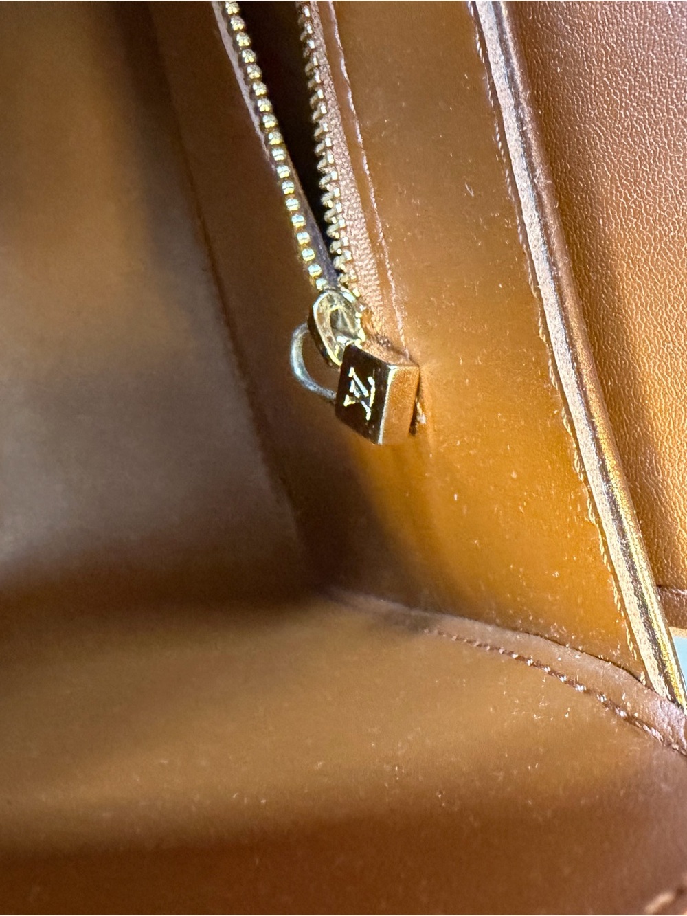 Louis Vuitton Brown Patent Vernis Monogram Crossbody Bag with Buckle - Picture 6 of 9